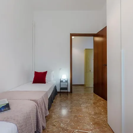 شقة Charming Apt 4 Min Walk From The Bus Stop! فيرّارا