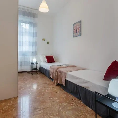 شقة Charming Apt 4 Min Walk From The Bus Stop! فيرّارا
