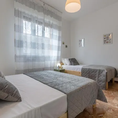 شقة Charming Apt 4 Min Walk From The Bus Stop! فيرّارا