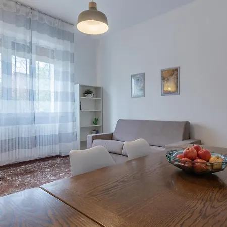 Charming Apt 4 Min Walk From The Bus Stop!
