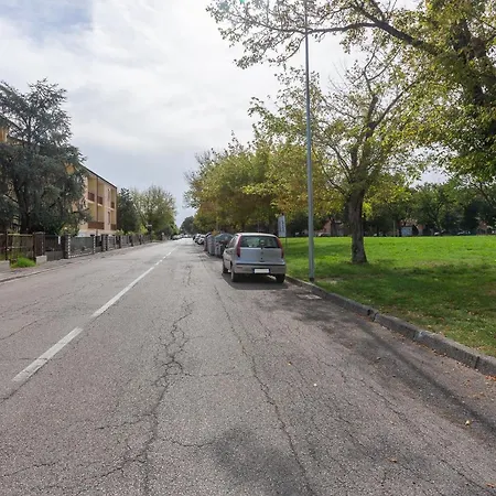 شقة Charming Apt 4 Min Walk From The Bus Stop! فيرّارا