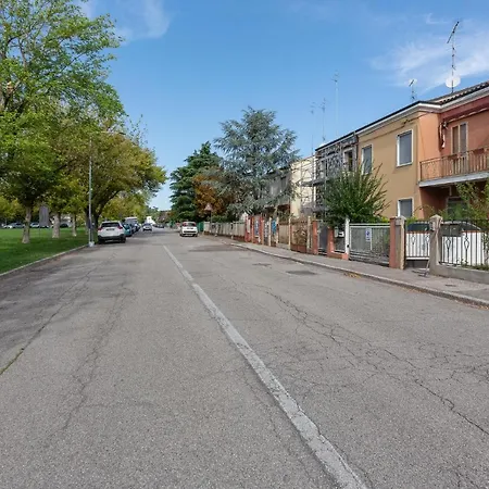 Charming Apt 4 Min Walk From The Bus Stop!