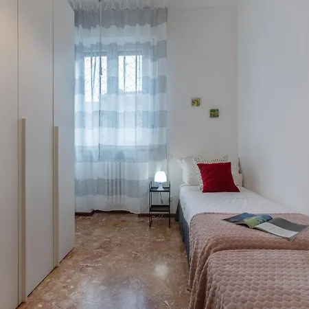 Charming Apt 4 Min Walk From The Bus Stop! شقة فيرّارا
