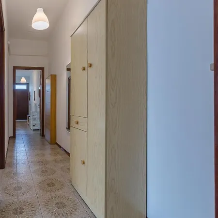 Charming Apt 4 Min Walk From The Bus Stop! شقة فيرّارا