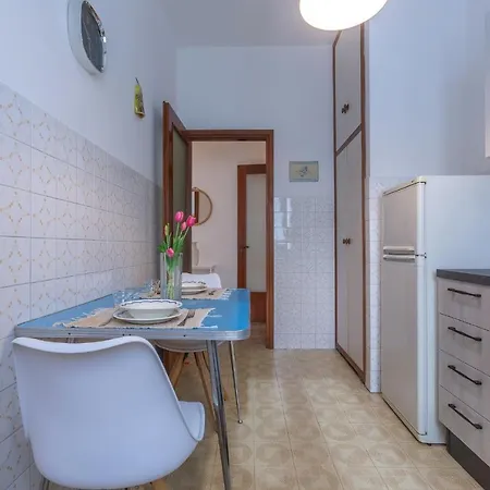 Charming Apt 4 Min Walk From The Bus Stop! *