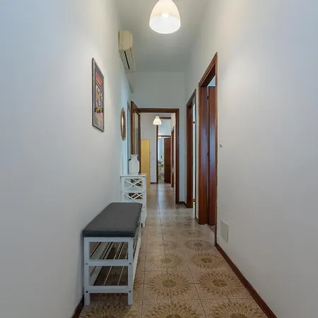 Charming Apt 4 Min Walk From The Bus Stop!