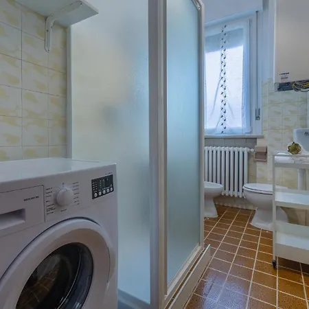 Charming Apt 4 Min Walk From The Bus Stop!