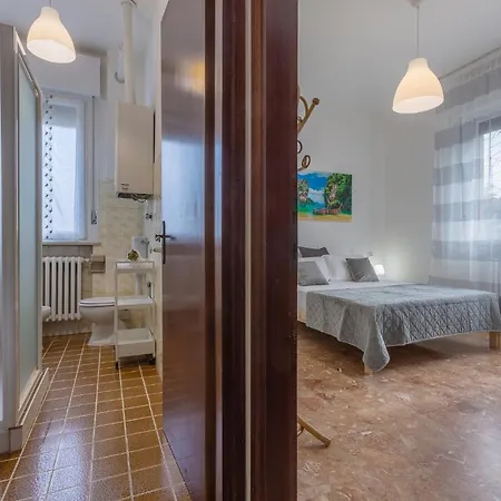شقة Charming Apt 4 Min Walk From The Bus Stop!